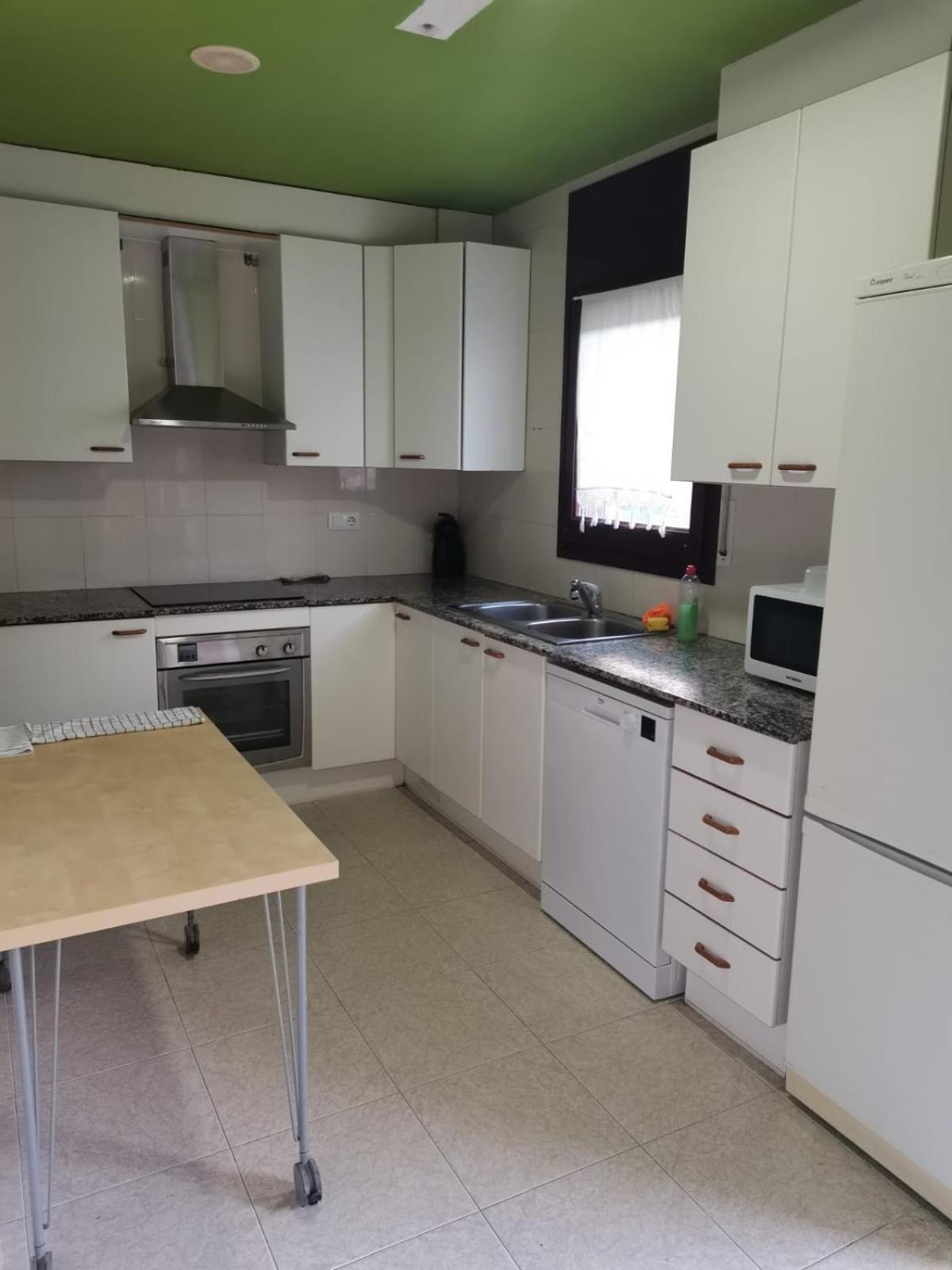 Casa A La Ruta Del Ferro Villa Сан Хуан де лес Абадесес Екстериор снимка